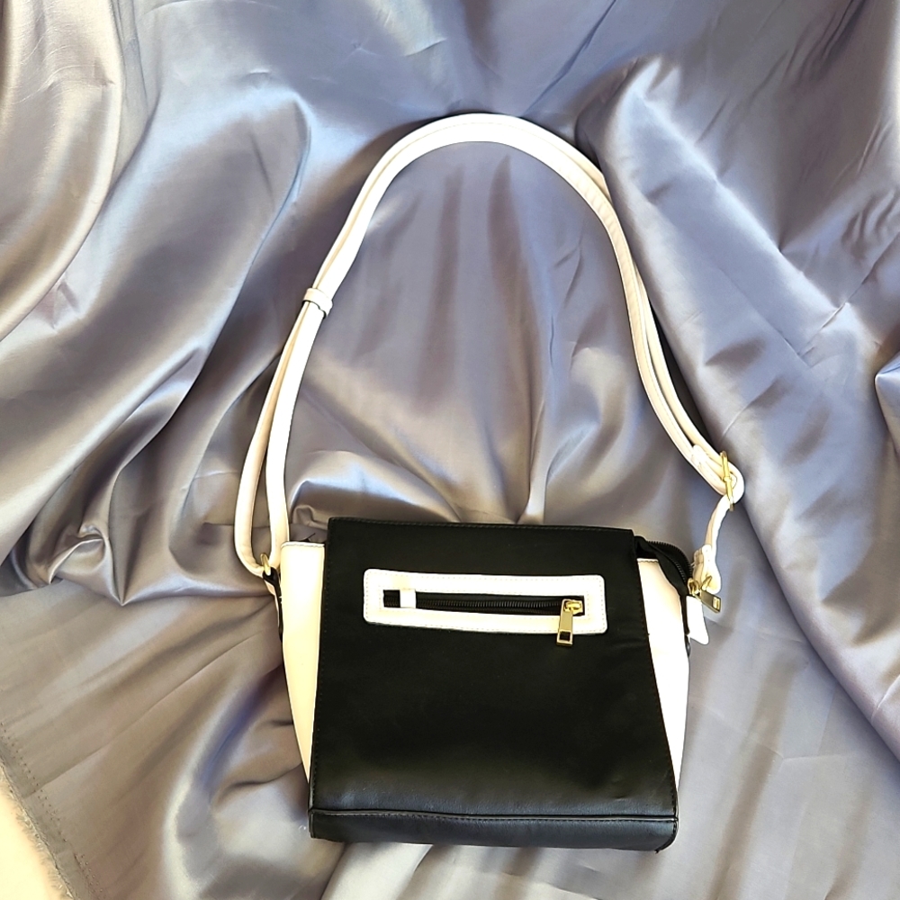 Travelsmith crossbody RFID safe bag purse